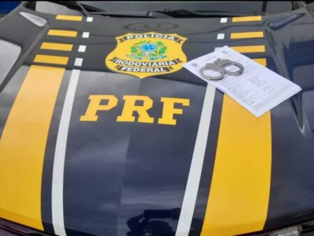 Foragido por latrocínio é preso enquanto caminhava às margens da BR-381, em MG - Foto: Divulgação / PRF