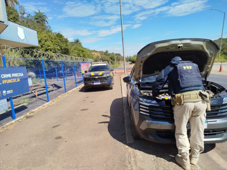 PRF recupera carro roubado em Sabara