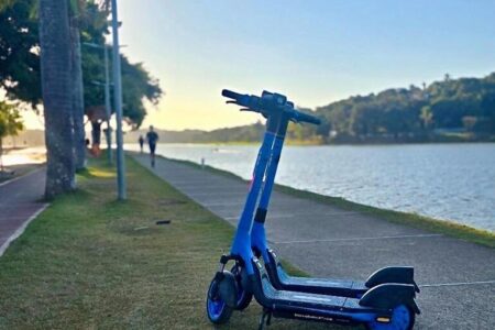 BH: Patinetes elétricos compartilhados começam a operar orla da Lagoa da Pampulha neste domingo BH: Patinetes elétricos compartilhados começam a operar orla da Lagoa da Pampulha neste domingo - Foto: Divulgação/PBH