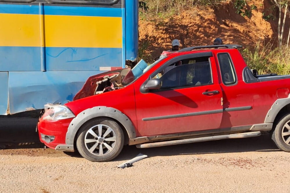 Criança de 4 anos morre após acidente entre caminhonete e ônibus escolar em rodovia de MG Criança de 4 anos morre após acidente entre caminhonete e ônibus escolar em rodovia de MG - Foto: Divulgação/CBMMG