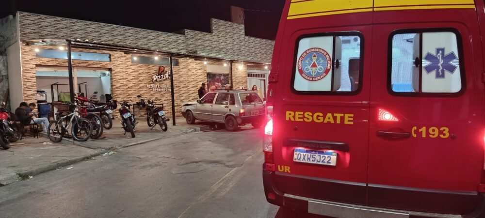 Carro desgovernado invade pizzaria e atropela clientes em Montes Claros - Foto: Divulgação/CBMMG