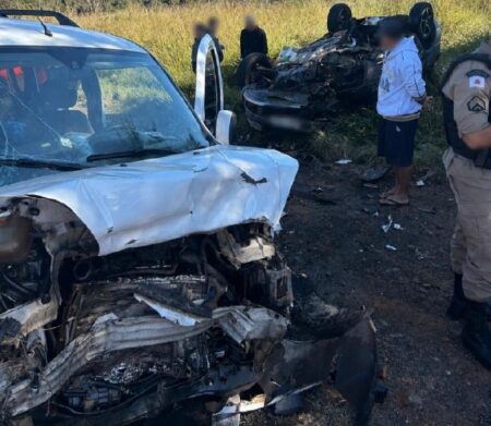 Acidente frontal entre carros deixa 11 feridos na MG-050, em Passos (MG) Acidente frontal entre carros deixa 11 feridos na MG-050, em Passos (MG) - Foto: Divulgação/CBMMG