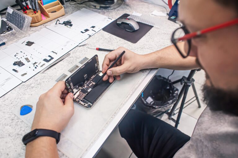 Quem levar celular para assistência em BH poderá ter que informar dados; entenda - Foto: Divulgação/Depositphotos