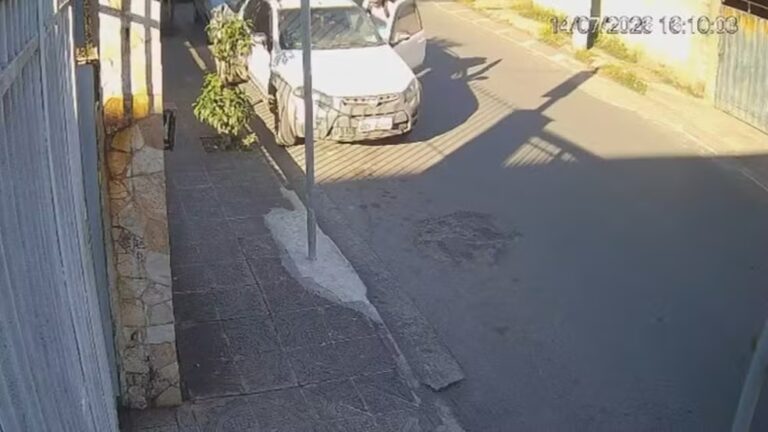Padre tem carro furtado em 9 segundos enquanto atendia freiras em convento de MG Padre tem carro furtado em 9 segundos enquanto atendia freiras em convento de MG - Foto: Reprodução/Redes Sociais