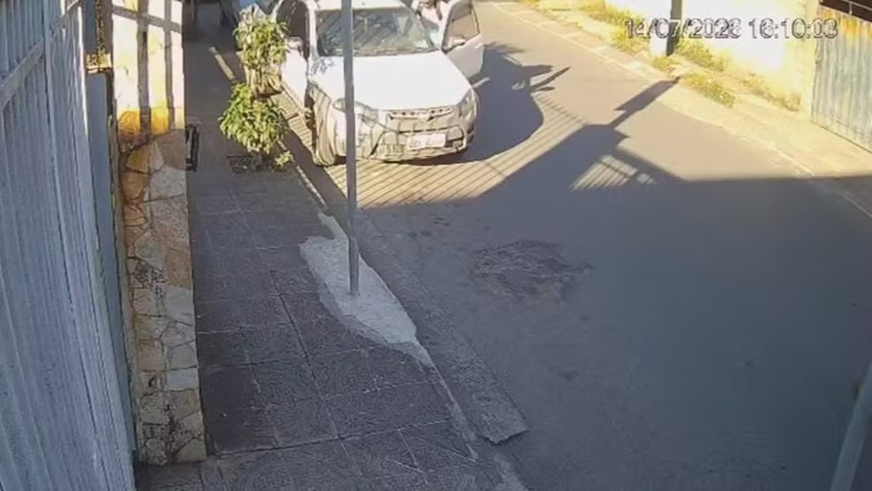 Padre tem carro furtado em 9 segundos enquanto atendia freiras em convento de MG - Foto: Reprodução/Redes Sociais