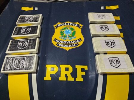 Motorista é preso com cocaína escondidos no painel de carro na BR-381, em MG - Foto: Divulgação/PRF