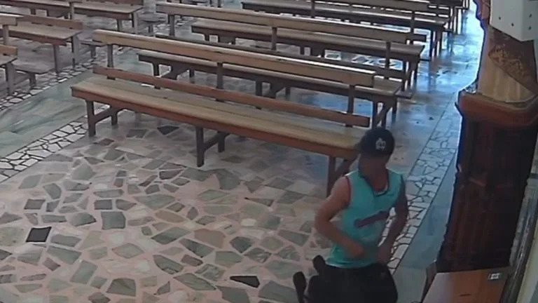 Homem é flagrado furtando caixa de doações de igreja no Sul de Minas - Foto: Reprodução
