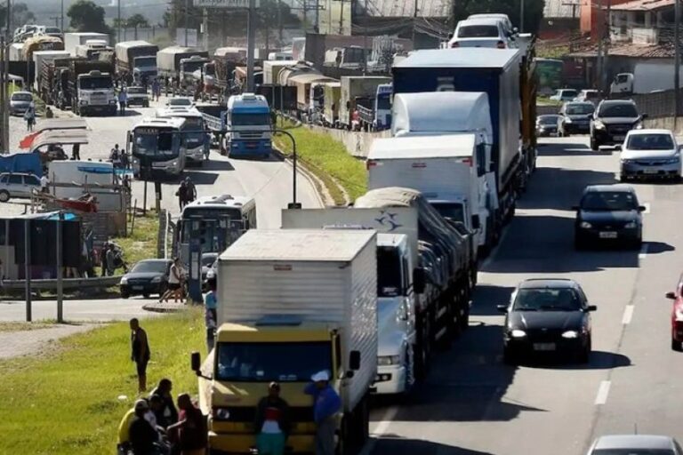 Apagão de caminhoneiros em Minas image 870x580 6a676a2e0d475 9XkkPa