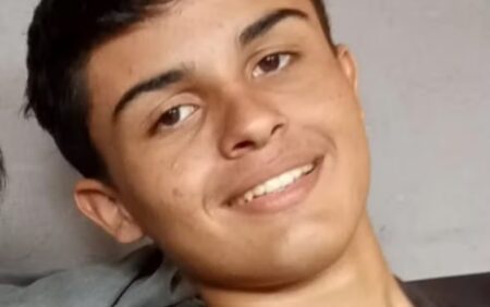 Adolescente de 15 anos morre após ser atropelado pelo próprio trator em fazenda de MG Adolescente de 15 anos morre após ser atropelado pelo próprio trator em fazenda de MG - Foto: Reprodução / Funerária Pax Santa Rita