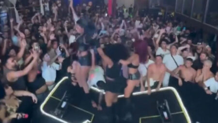 Palco desaba durante show de Pocah em Contagem; assista ao vídeo - Foto: Reprodução/Redes Sociais