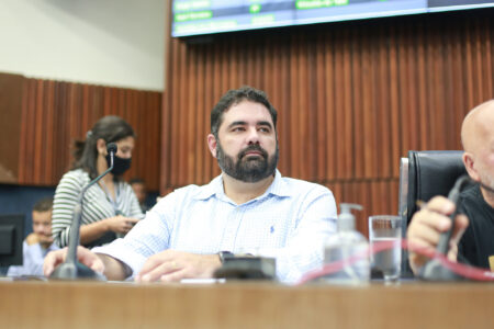 Vereador de BH tem aliança e carro roubados por assaltantes no bairro Cidade Nova Vereador de BH tem aliança e carro roubados por assaltantes no bairro Cidade Nova - Foto: Abraão Bruck/CMBH