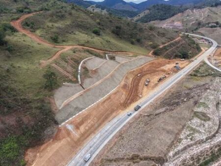 Nova 381 antecipa recuperação de 13 taludes na BR-381 em Antônio Dias - Foto: Divulgação/Nova 381