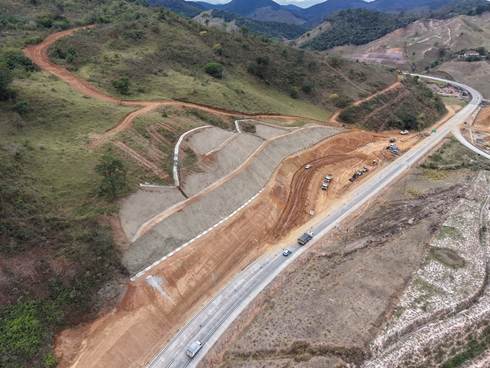 Nova 381 antecipa recuperação de 13 taludes na BR-381 em Antônio Dias - Foto: Divulgação/Nova 381