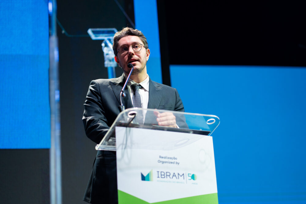 Pedro Guerra defende mais investimentos na mineração durante a Exposibram 2026 - Foto: Divulgação/Ibram
