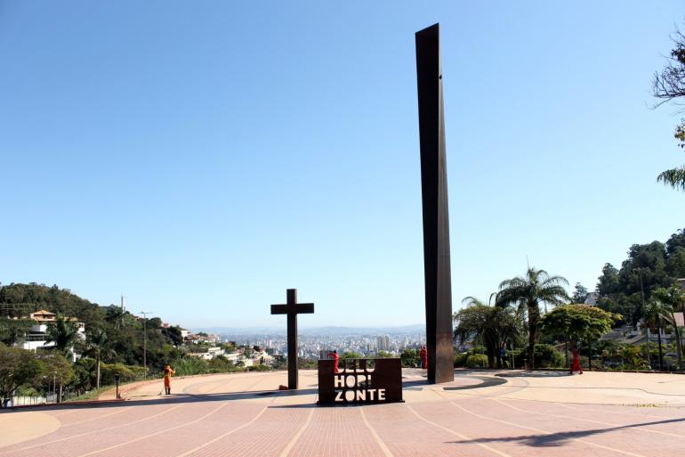 Praça do Papa reabre e ganha passeio gratuito por mirantes de Belo Horizonte Praça do Papa reabre e ganha passeio gratuito por mirantes de Belo Horizonte - Foto: Rogério França/Sudecap