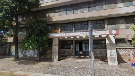 Prédios da antiga Escola de Engenharia da UFMG devem ser demolidos para dar lugar a praça - Foto: Google Street View