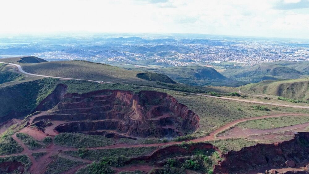 Carro cai de penhasco e motorista é resgatado vivo na Serra do Rola-Moça, na Grande BH - Foto: Luiz Santana/ALMG