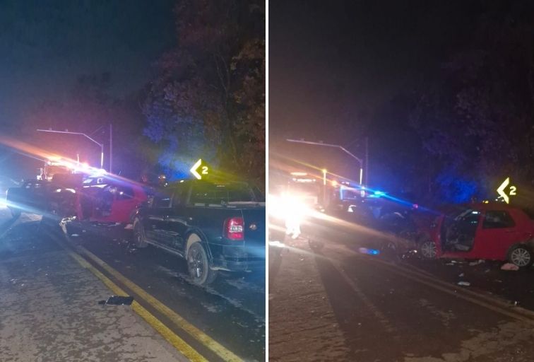 Acidente entre três carros deixa três mortos e oito feridos na BR-040, em Itabirito - Foto: Divulgação/CBMMG