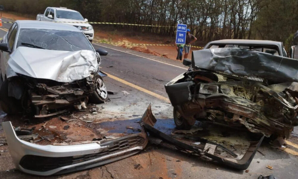 Idoso de 75 anos morre em acidente frontal entre dois carros na BR-262, em Uberaba Idoso de 75 anos morre em colisão frontal entre dois carros na BR-262, em Uberaba - Foto: Divulgação/PRF