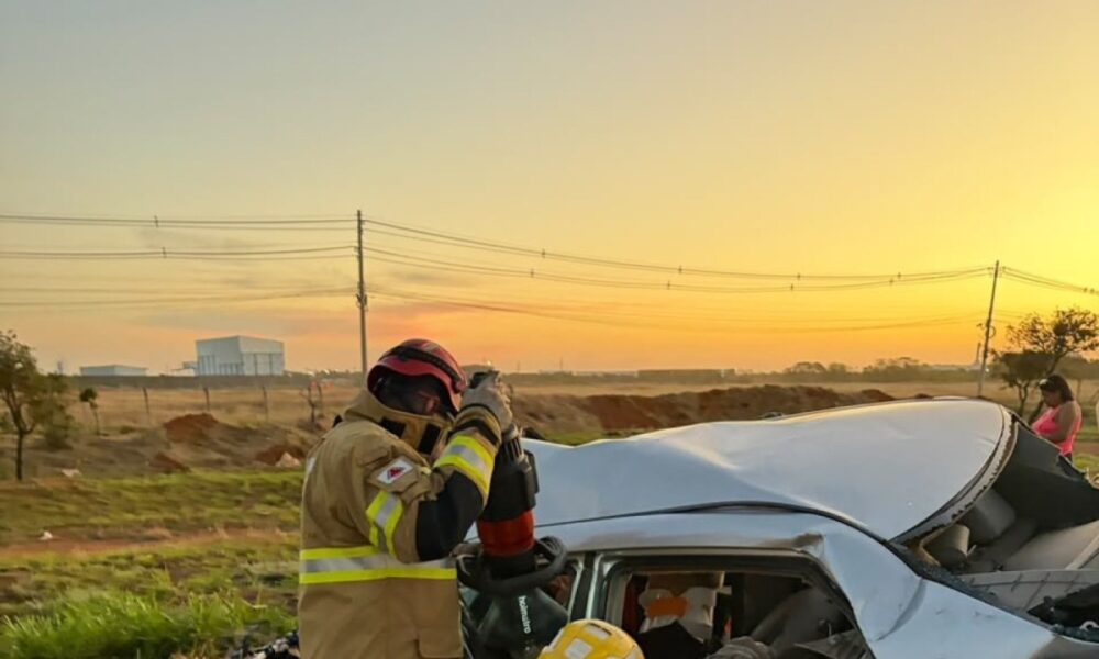 Acidente entre quatro veículos deixa três mortos na MGC-452, em Uberlândia Acidente entre quatro veículos deixa três mortos na MGC-452, em Uberlândia - Foto: Divulgação/CBMMG