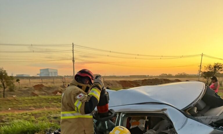 Acidente entre quatro veículos deixa três mortos na MGC-452, em Uberlândia - Foto: Divulgação/CBMMG