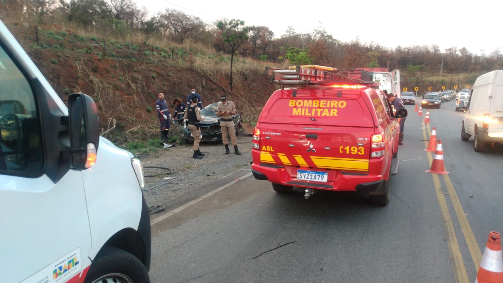 Oficial da PM morre após acidente frontal entre carro e ônibus na MG-424, em Sete Lagoas - Foto: Divulgação/CBMMG