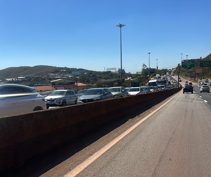 Obras e volta das férias escolares deixam trânsito lento na BR-040, na Grande BH - Foto: Reprodução/Redes Sociais
