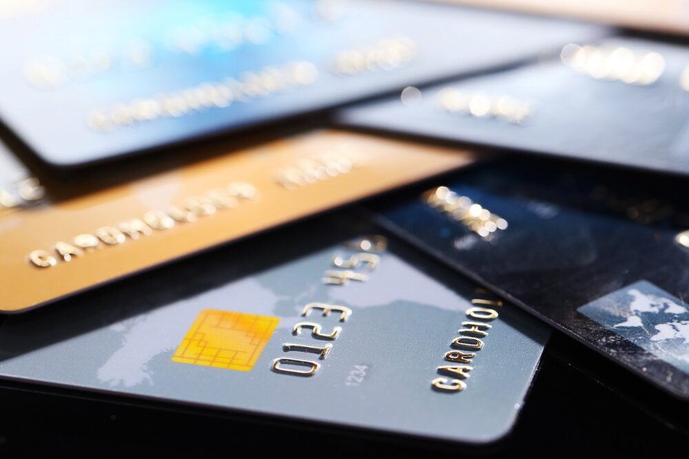 Justiça condena bancos por empréstimos sem autorização para aposentados em BH - Foto: Divulgação/Depositphotos