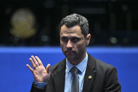 Após desistir, Cleitinho volta atrás e confirma candidatura ao Governo de Minas Após desistir, Cleitinho volta atrás e confirma candidatura ao Governo de Minas - Foto: Ton Molina/Agência Senado