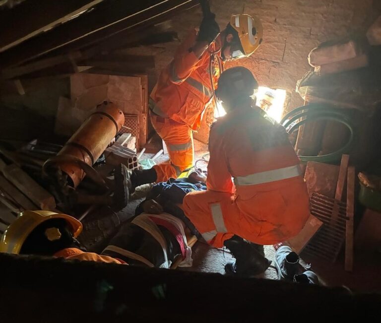 Explosão em caixa d'água deixa dois trabalhadores feridos em Sete Lagoas - Foto: Divulgação/CBMMG
