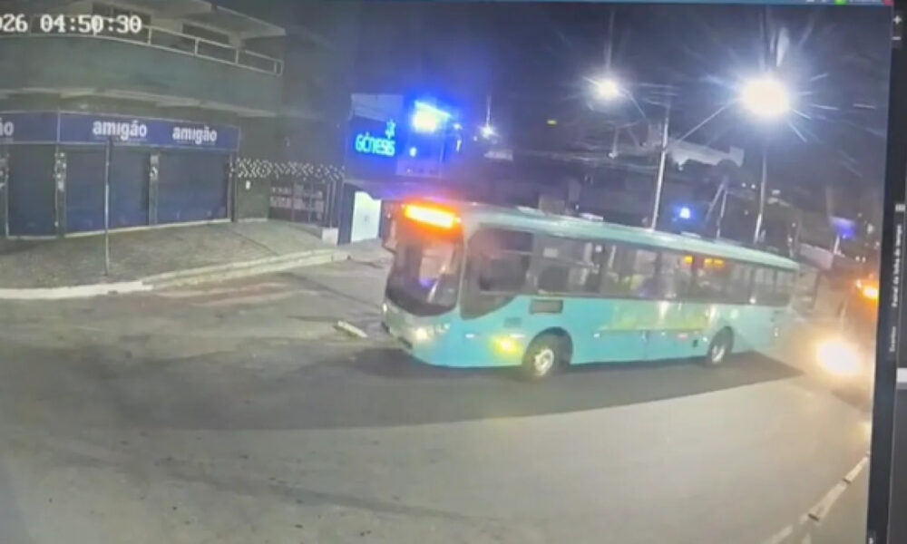 Idoso morre após ser atropelado por ônibus em Ribeirão das Neves Idoso de 78 anos morre após ser atropelado por ônibus em Ribeirão das Neves - Foto: Divulgação/Corpo de Bombeiros