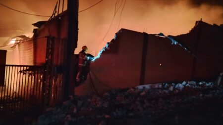 Fábrica da Suggar em BH atingida por incêndio funcionava sem AVCB, dizem bombeiros - Foto: Divulgação/CBMMG