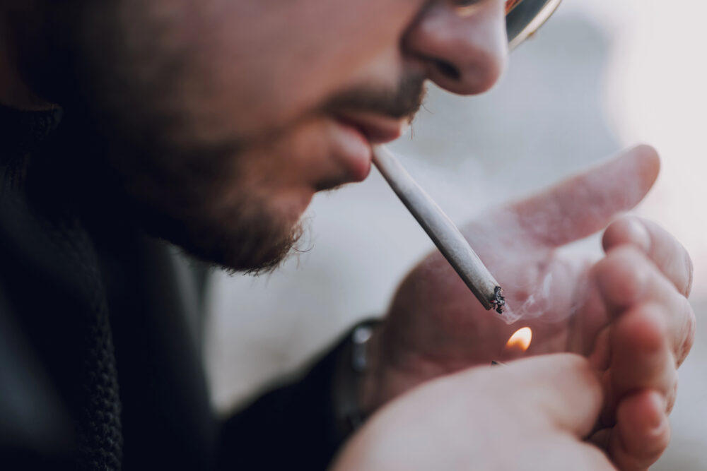 BH passa a aplicar multa de R$ 1,5 mil por uso de drogas em locais públicos - Foto: Rprodução/Depositphotos