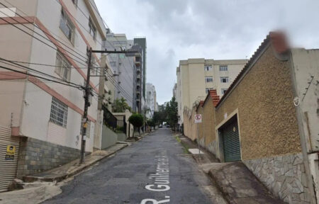 Homem é encontrado morto após briga em posto de combustíveis de BH Homem é encontrado morto após briga em posto de combustíveis de BH - Foto: Reprodução/Google Street View