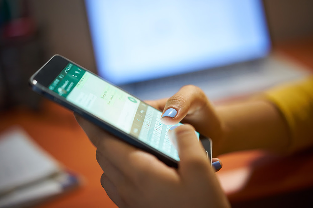 Facebook é condenado a bloquear contas do WhatsApp usadas para aplicar golpes em nome de advogada - Foto: Reprodução/Envato Elements