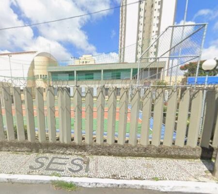 Adolescente de 14 anos morre após passar mal dentro de escola em BH Adolescente de 14 anos morre após passar mal dentro de escola em BH - Foto: Reprodução/Google Maps