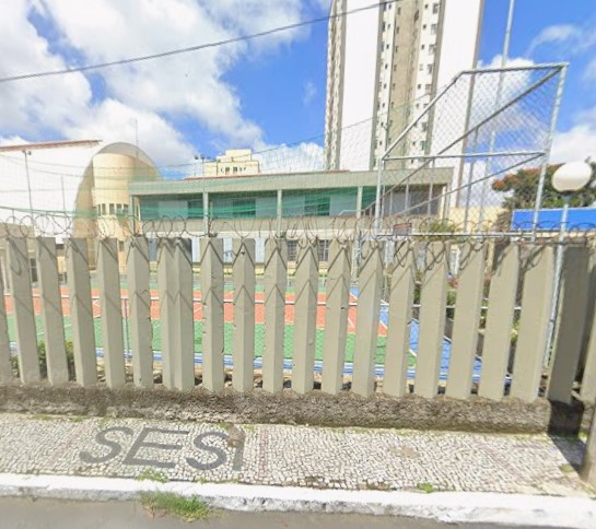 Adolescente de 14 anos morre após passar mal dentro de escola em BH Adolescente de 14 anos morre após passar mal dentro de escola em BH - Foto: Reprodução/Google Maps
