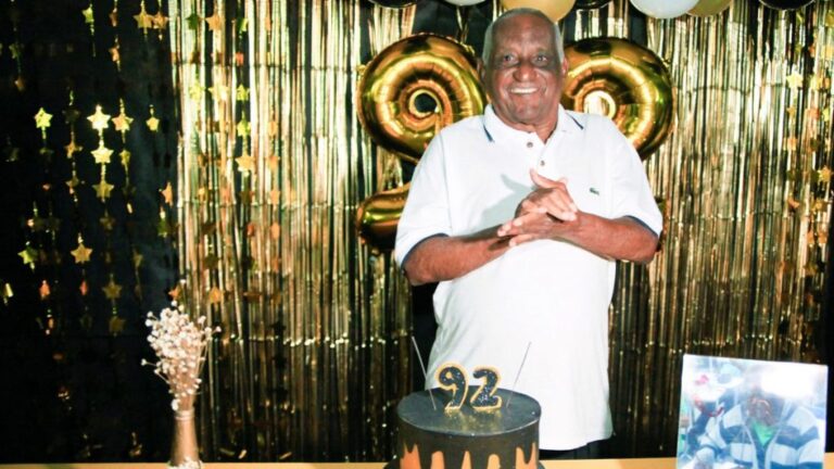 Aluno da EJA, idoso de 92 anos comemora aniversário em escola de BH Aluno da EJA, idoso de 92 anos comemora aniversário em escola de BH - Foto: Cláudio Lacerda/SMED