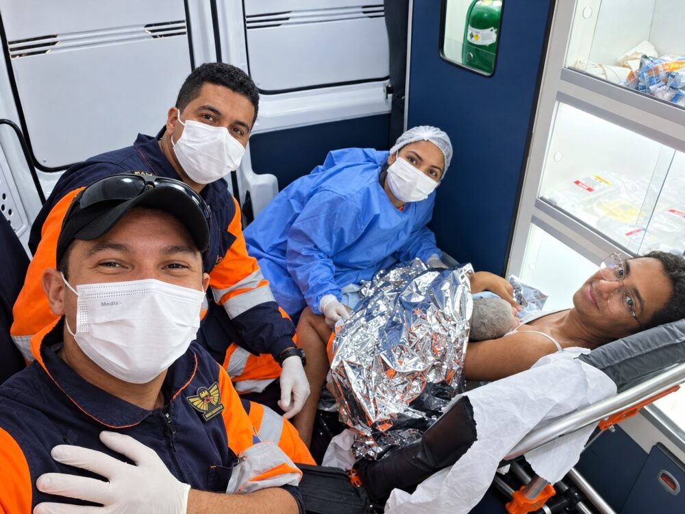 Bebê nasce dentro de unidade de resgate durante atendimento na BR-381, em MG Bebê nasce dentro de unidade de resgate durante atendimento na BR-381, em MG - Foto: Divulgação/Nova 381