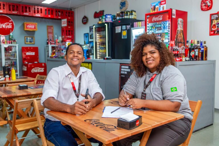 Coca-Cola FEMSA abre cerca de 300 vagas temporárias em MG; veja cidades - Foto: Divulgação/Coca Cola