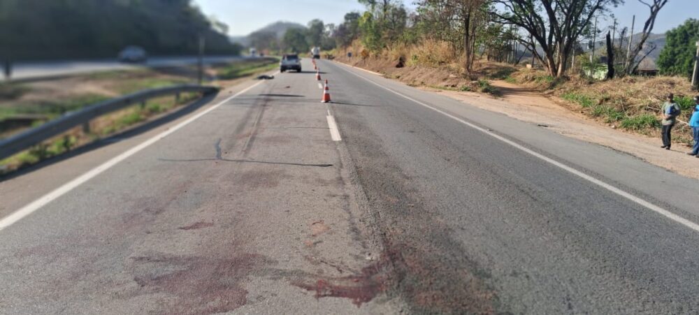 Mulher morre após ser atropelada na BR-262, em MG - Foto: Divulgação/PRF