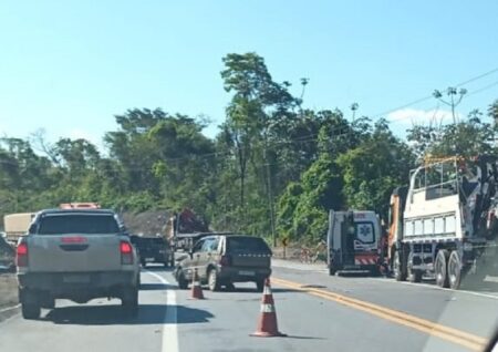 Acidente frontal entre dois carros deixa uma pessoa morta na BR-381, em MG Acidente frontal entre dois carros deixa uma pessoa morta na BR-381, em MG - Foto: Reprodução/Redes Sociais
