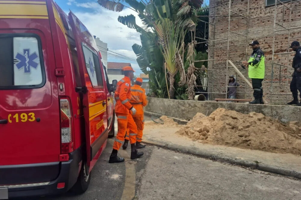 Homem morre após cair de andaime de 5 metros em Araxá Homem morre após cair de andaime de 5 metros em Araxá - Foto: Divulgação/CBMMG