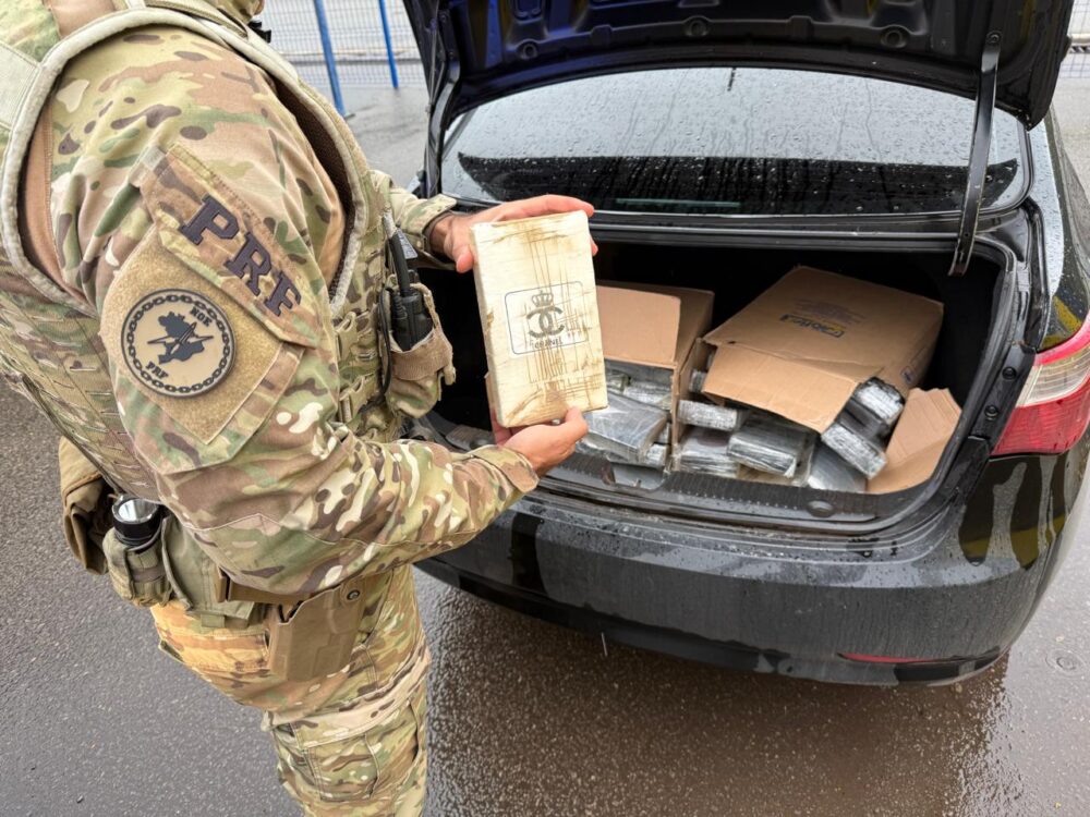 Motorista é flagrado com 47 kg de cocaína na BR-262, na Grande BH - Foto: Divulgação/PRF