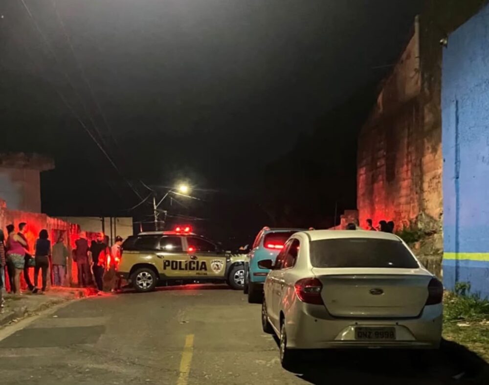 Suspeito morre após vendedor de iPhone reagir a tentativa de assalto no bairro Tupi, em BH Suspeito morre após vendedor de iPhone reagir a tentativa de assalto no bairro Tupi, em BH - Foto: Reprodução/Redes Sociais