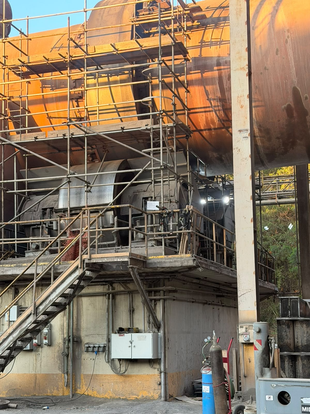 Trabalhador morre esmagamento por estrutura de ferro em fábrica na Grande BH - Foto: Divulgação/CBMMG