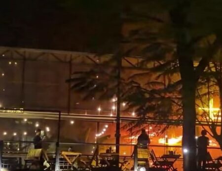 Bebedouro Bar & Fogo pega fogo com vários clientes dentro em BH - Foto: Reprodução/Redes Sociais