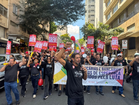Mais de 500 bancários da Caixa fazem passeata no Centro de BH no 7º dia de greve; confira - Foto: Divulgação/Sindicato dos Bancários