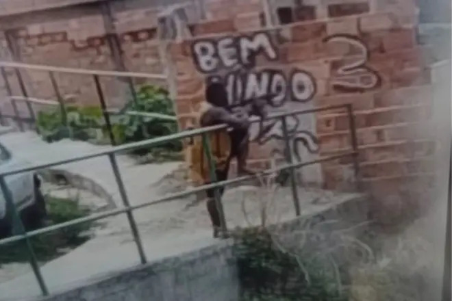 Homem armado com fuzil é baleado e morre após confronto com a PM na Grande BH - Foto: Reprodução