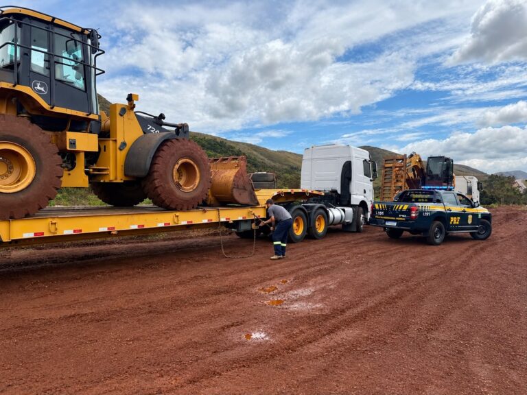 PRF apreende máquinas usadas em mineração ilegal às margens da BR-040, em Itabirito PRF apreende máquinas usadas em mineração ilegal às margens da BR-040, em Itabirito - Foto: Divulgação/PRF